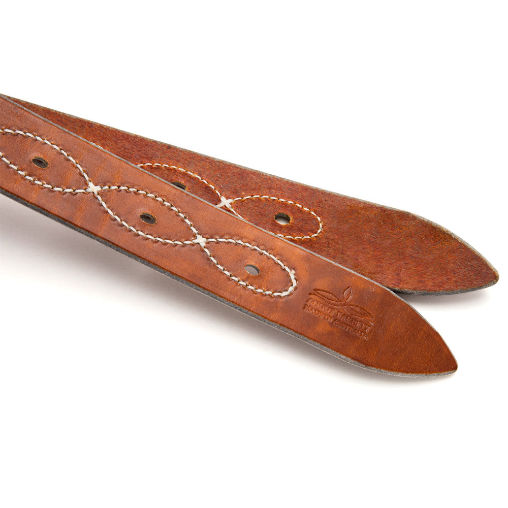 Angus Barrett Saddlery Girth Point has reinforced holes to prevent tearing