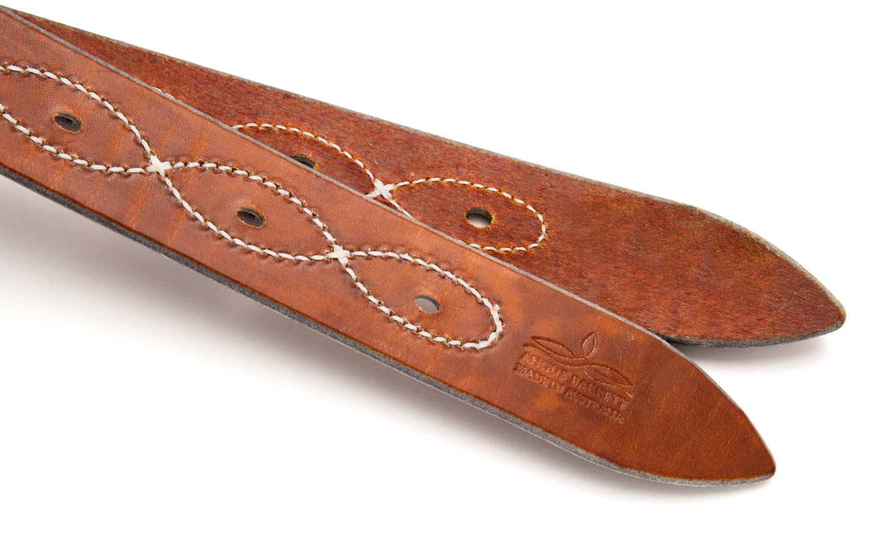 Angus Barrett Saddlery Girth Point has reinforced holes to prevent tearing